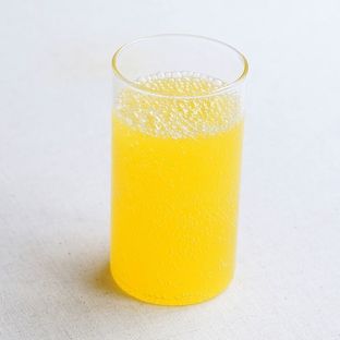 果実色炭酸飲料