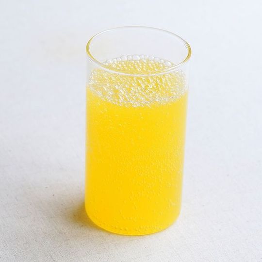 果実色炭酸飲料