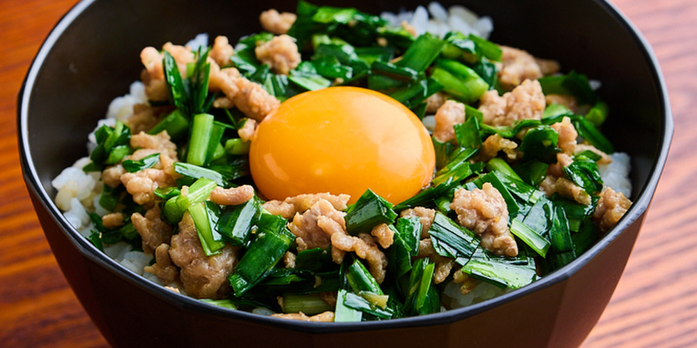 ★スタミナ丼★ブラウン　写真　おしゃれ　小物　アクセサリー　カラビナ 豚ひき肉とにらのスタミナ丼 by おいしい健康 - 管理栄養士監修の