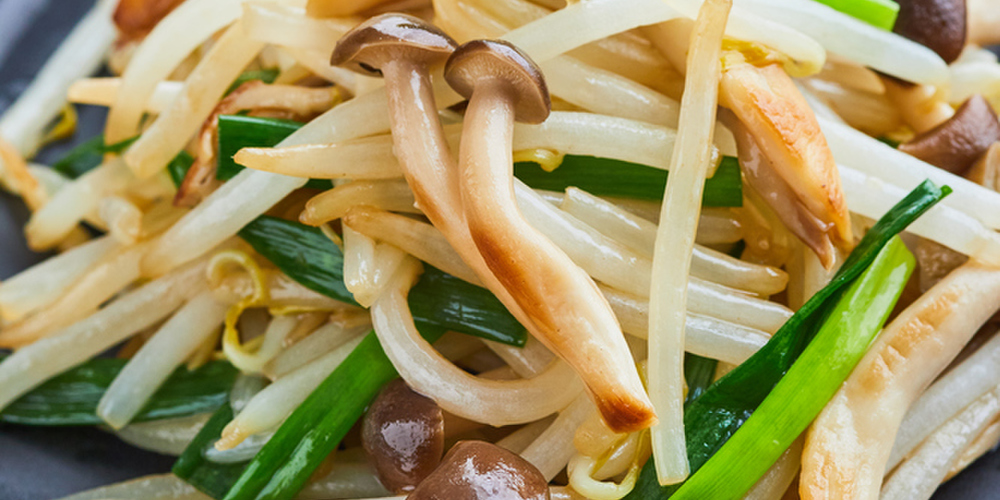 もやしとしめじのオイスター炒め by あまさもん - 管理栄養士監修の