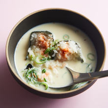 コンビニの明太子おにぎりをアレンジ！豆乳がゆ