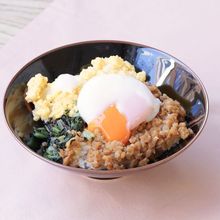 コンビニ食材で　温玉そぼろ丼