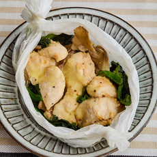 鶏ささ身とまいたけのみそチーズ蒸し