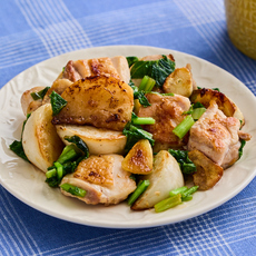 かぶと鶏肉の塩にんにく炒め