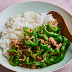 豚ひき肉とピーマンのピリ辛ごはん