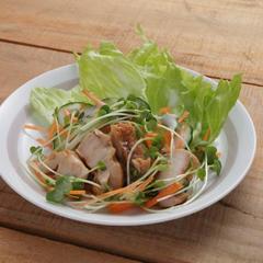 ヘルシーな土佐の地鶏サラダ