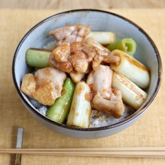 甘辛味でご飯が進む 焼き鳥丼