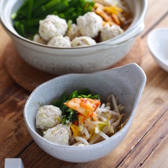 鶏団子と野菜たっぷりキムチ味噌鍋