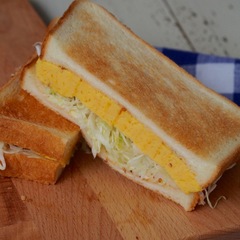 だし巻き卵でボリュームサンド