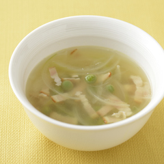グリーンピースと新玉ねぎのスープ