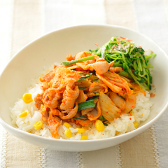 コーンご飯の豚キムチどんぶり