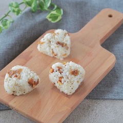 ドライいちじくとアーモンドのおにぎり