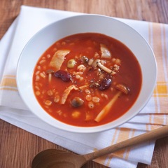 お手軽 押し麦と豆のトマトスープ