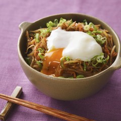 とろーり温玉きんぴら丼