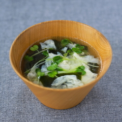 生ゆばとわかめの中華スープ