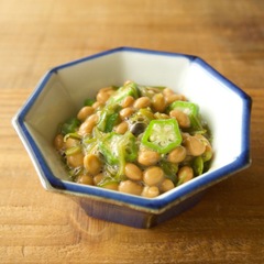 納豆とオクラのめかぶあえ