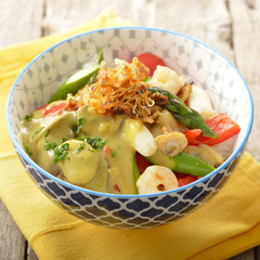 カレークリームのシーフードどんぶり