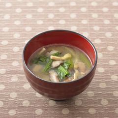 小松菜と椎茸の油揚げの味噌汁