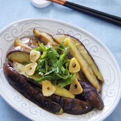 フライパンで 焼きなすのにんにくぽん酢しょうゆ