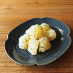 パセリの風味香る　粉ふきいも