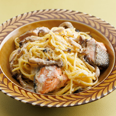 鮭ときのこの豆乳クリームパスタ