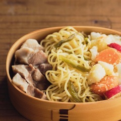蒸し豚・ポテトサラダ・焼きそばのお弁当