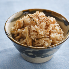 油揚げと塩昆布の炊き込みご飯