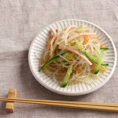 ごま油の風味と酸味がきいた春雨サラダ