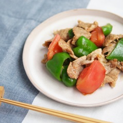 トマトとピーマンと豚肉のオイスター炒め