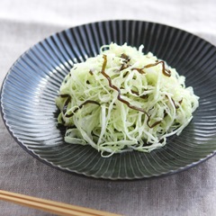 キャベツの塩昆布和え