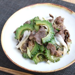 ゴーヤーと長ねぎと牛肉のオイスターソース炒め