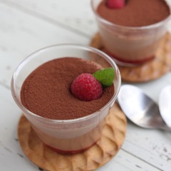 チョコレートムース ラズベリーソース
