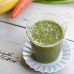 緑黄色野菜とバナナのジュース