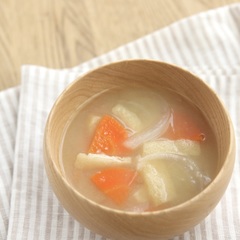 玉ねぎとにんじんのみそ汁