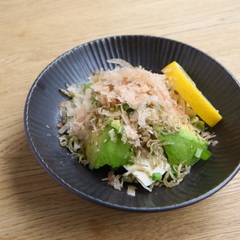 豆腐とアボカドのカリカリじゃこ奴