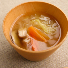 白菜とにんじんのみそ汁