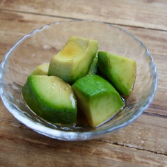 アボカドのしょうゆ漬け