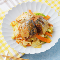 さばみそ煮缶とカット野菜のレンジ蒸し