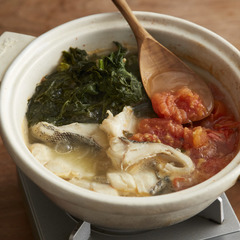 たら・トマト・春菊のオリーブ鍋