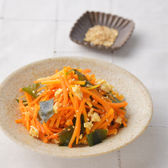 にんじんとわかめのおかずきんぴら