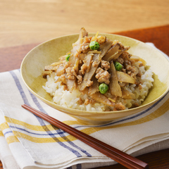 しょうが香る ごぼうの鶏そぼろ丼