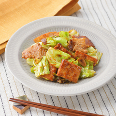 キャベツと厚揚げの赤みそ炒め