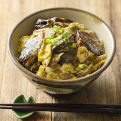 さんま蒲焼き缶で 柳川丼