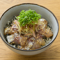 薬味たっぷり あじの漬け丼