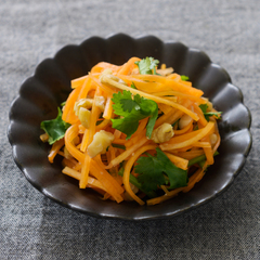 にんじんとパクチーのサラダ