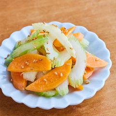 にんじんとセロリの塩炒め