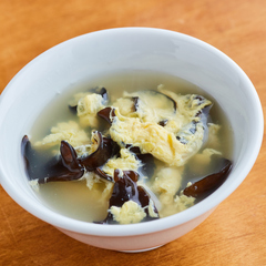 ふんわり卵ときくらげの中華スープ
