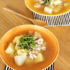鶏ひき肉とじゃがいもの山椒スープ