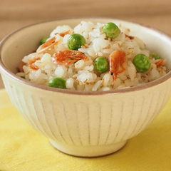 グリーンピースと桜えびのまぜご飯