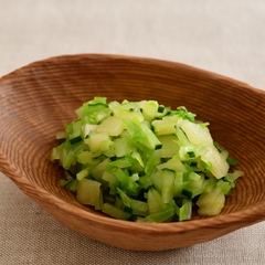 【離乳食・完了期】キャベツりんごサラダ